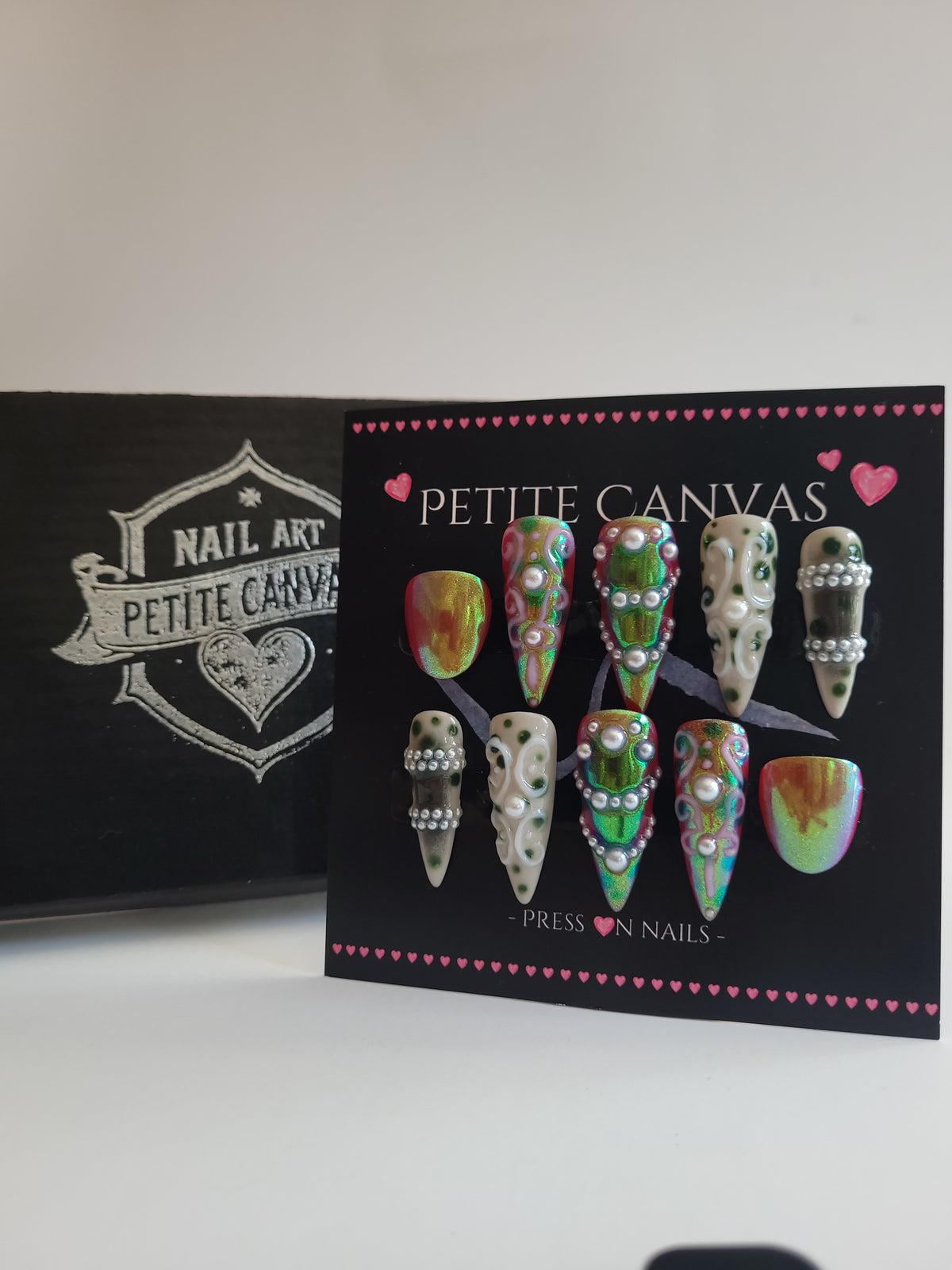 Confessions Baroque press-on nail set with Petite Canvas gift box