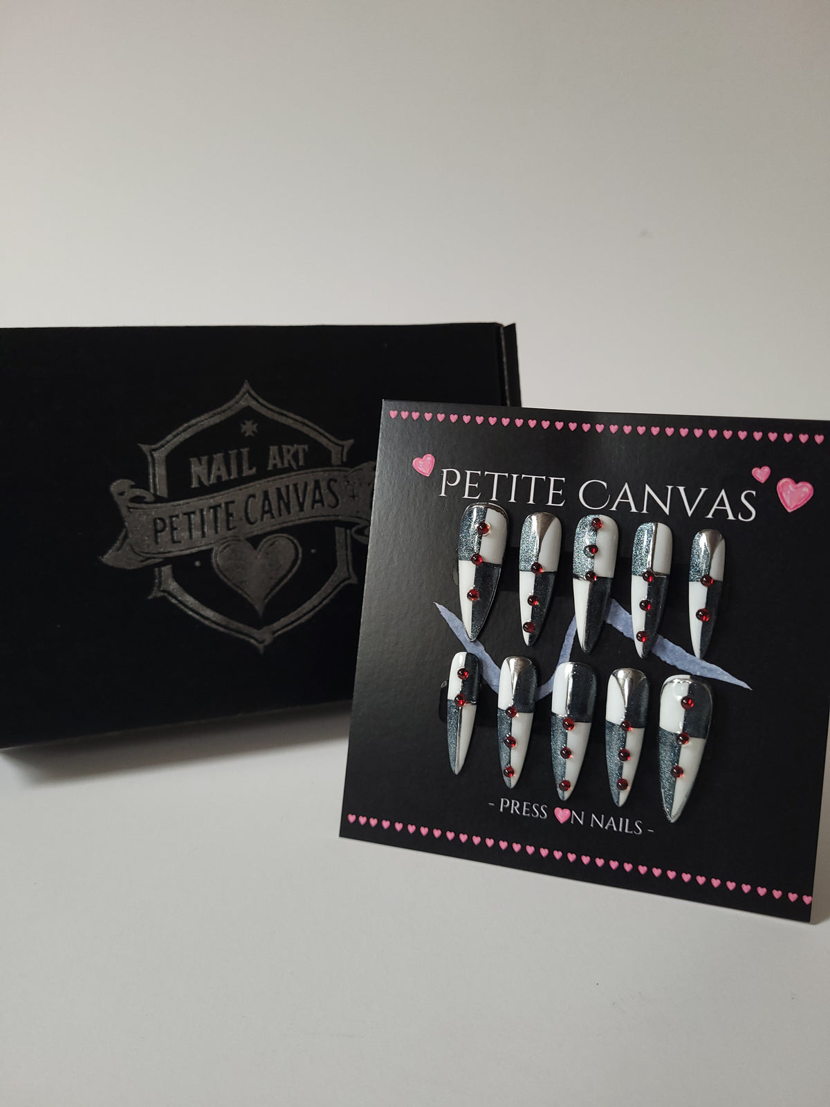 Funambule press-on nail set with Petite Canvas gift box