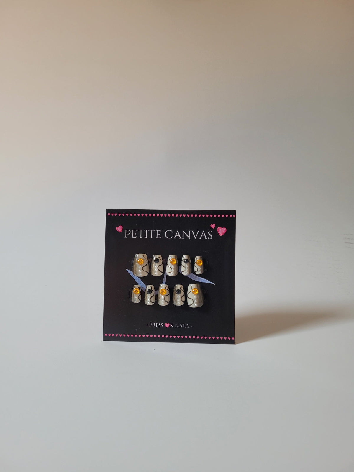 L'Oeil du Serpent press-on nail set with Petite Canvas gift box and application kit